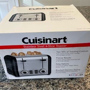 Cuisinart 4-Slice Black and Stainless Steel Wide Slot Toaster with Crumb Tray